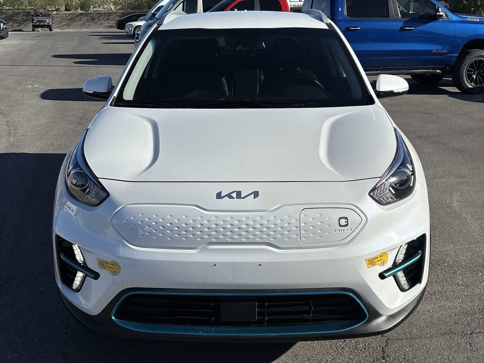 Used 2022 Kia Niro EX image 4