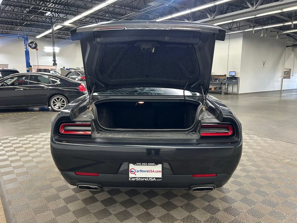 Used 2018 Dodge Challenger SXT RWD image 7