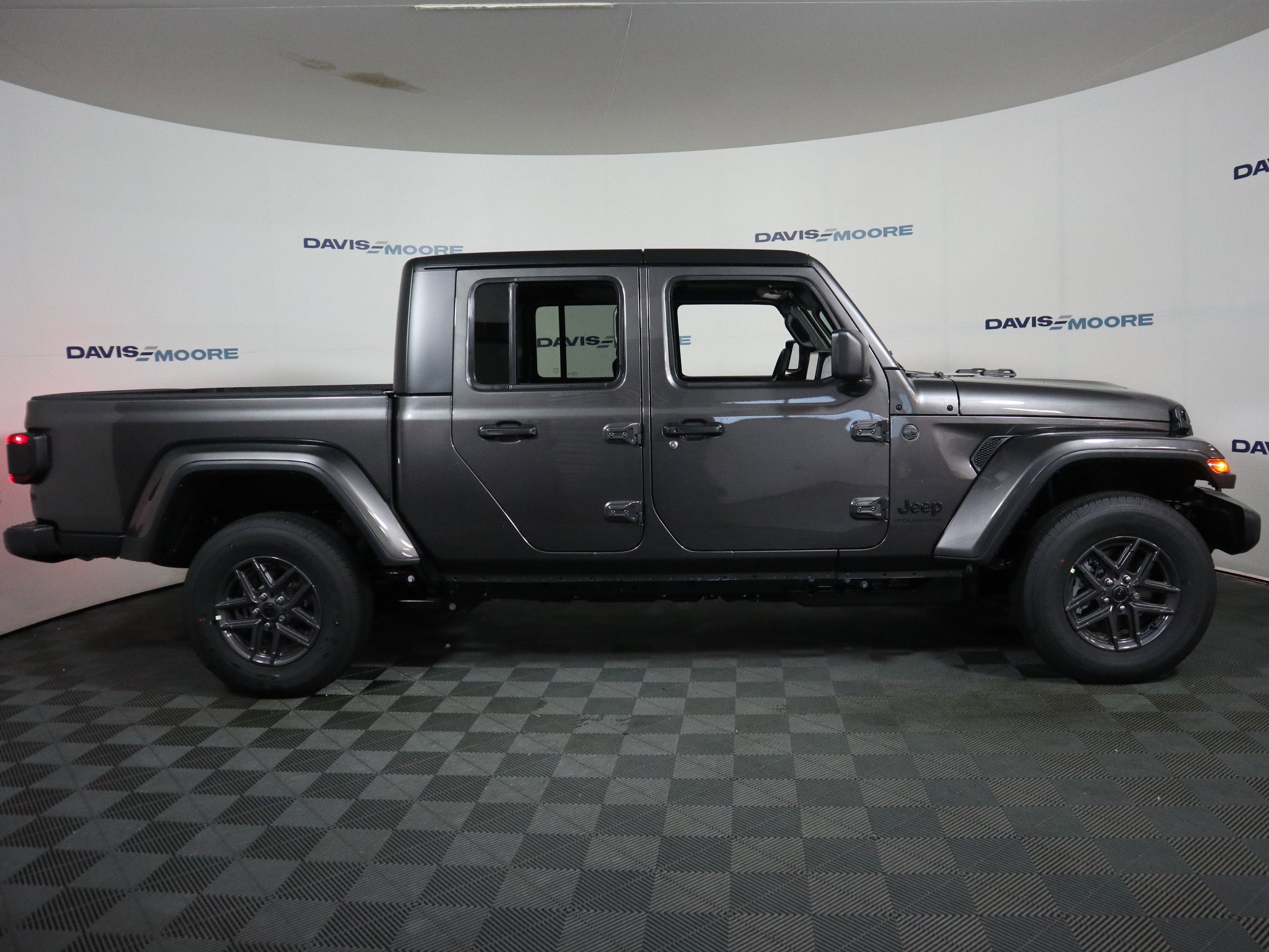 New 2026 Jeep Gladiator Sport AWD/4WD image 4