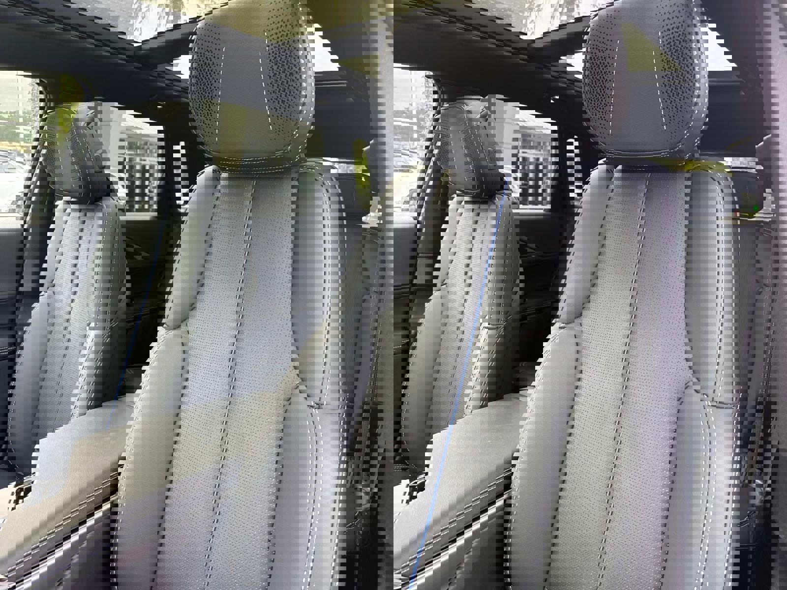 Used 2024 Cadillac Lyriq Sport image 15