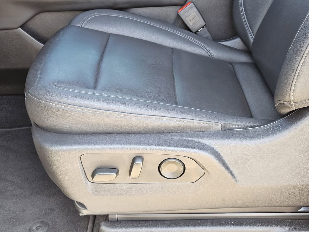 Used 2025 Chevrolet Tahoe Z71 AWD/4WD image 24