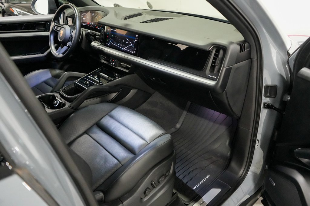 Used 2024 Porsche Cayenne image 14