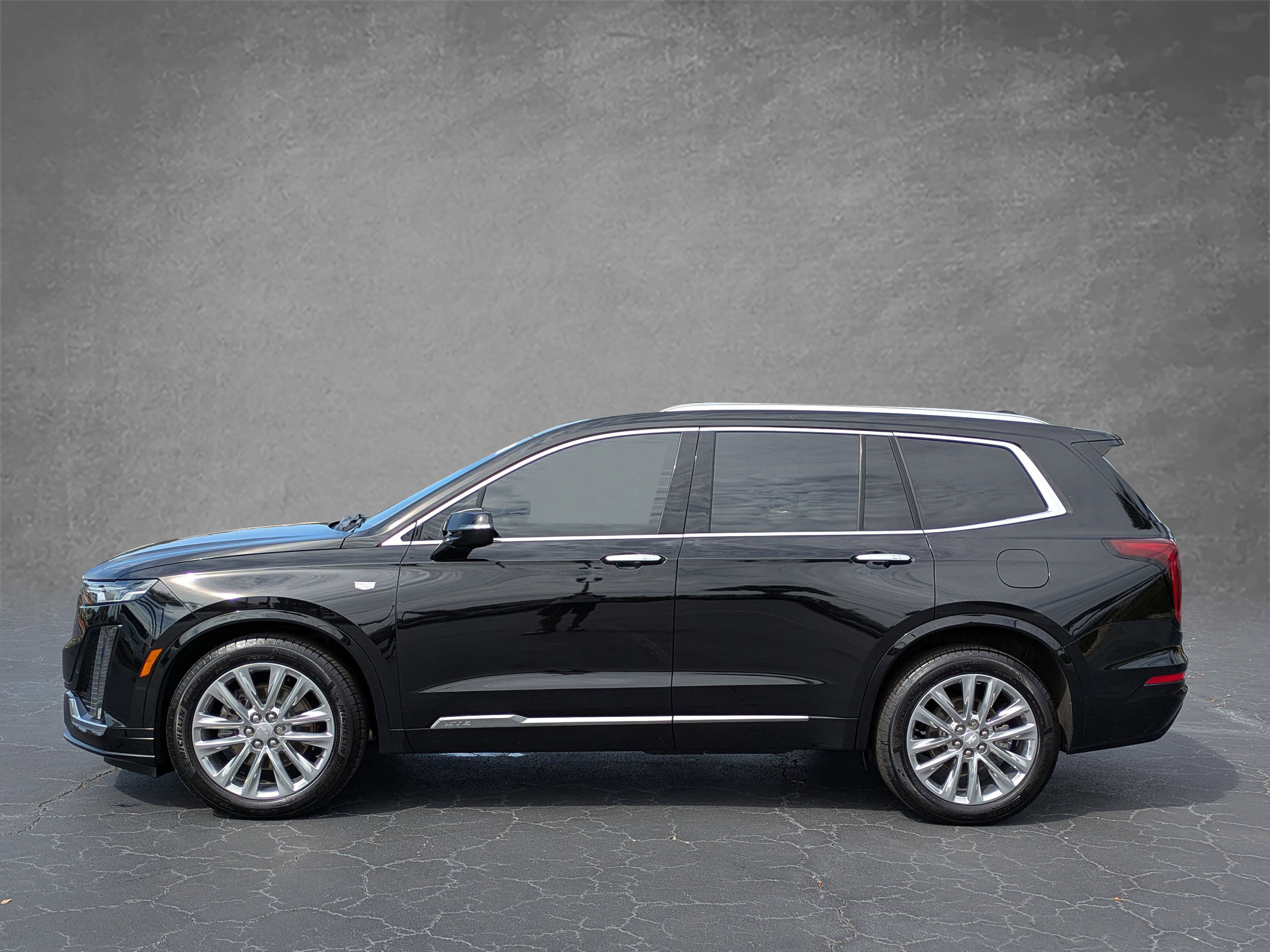 Certified 2024 Cadillac XT6 Premium Luxury image 3