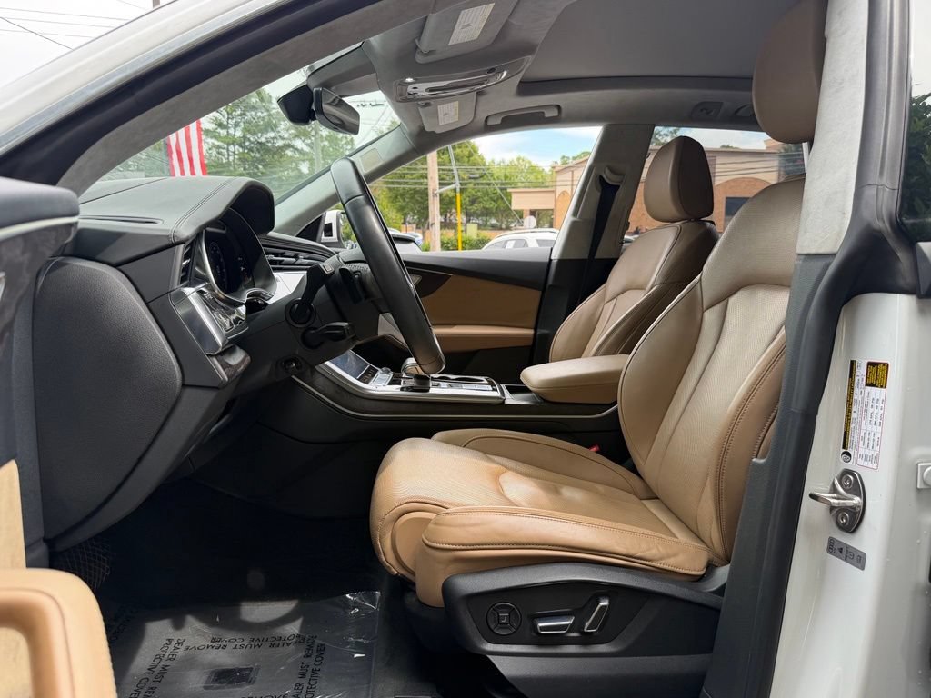 Used 2019 Audi Q8 Prestige w/ Luxury Package AWD/4WD image 25