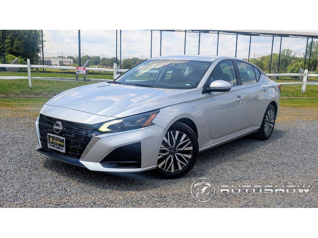 Used 2023 Nissan Altima 2.5 SV