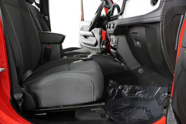 Used 2025 Jeep Wrangler Unlimited Sahara AWD/4WD image 19