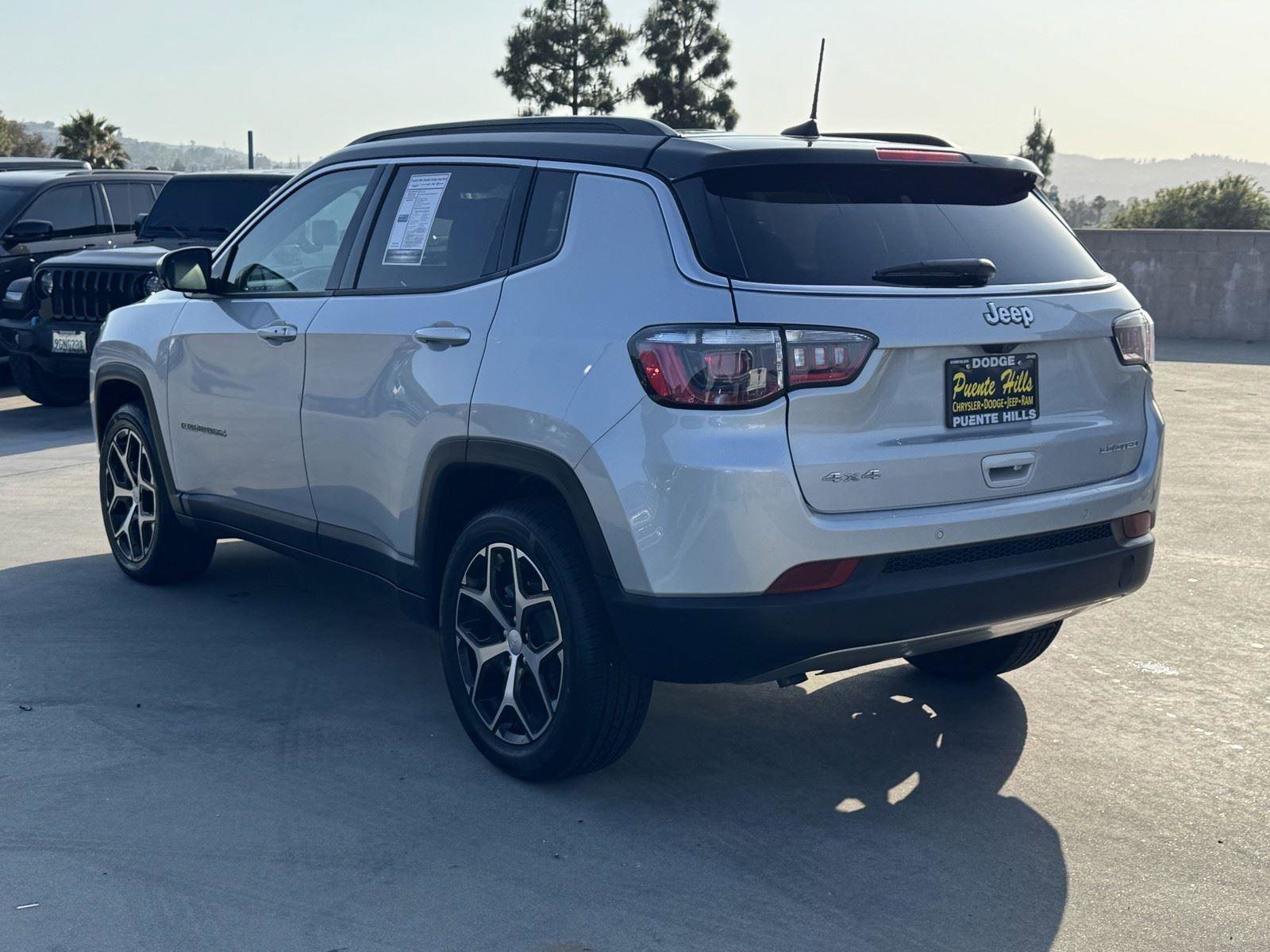 Used 2024 Jeep Compass Limited AWD/4WD image 4