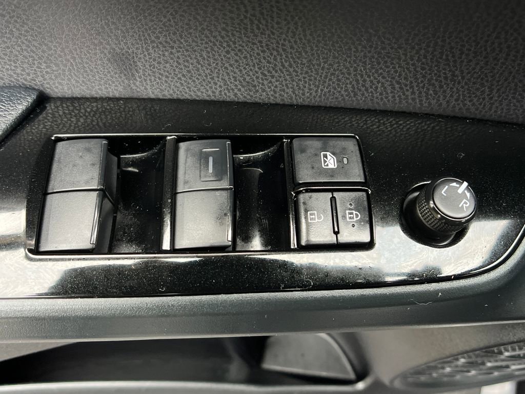 Used 2022 Toyota Prius Prime LE image 12