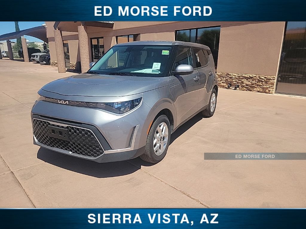 Certified 2025 Kia Soul LX FWD image 2