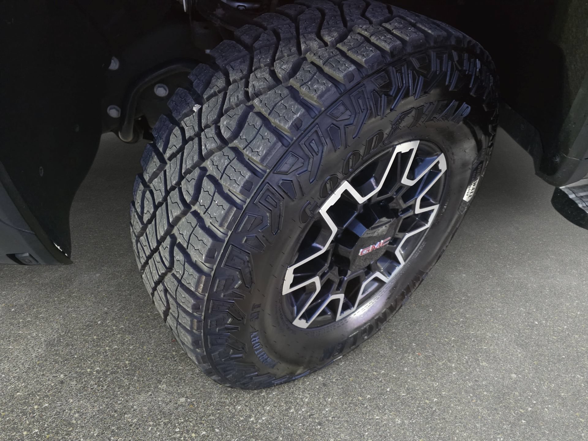 Used 2026 GMC Sierra 2500 AT4X AWD/4WD image 30