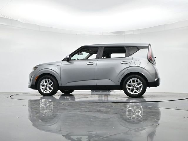 Used 2023 Kia Soul LX w/ LX Technology Package image 37