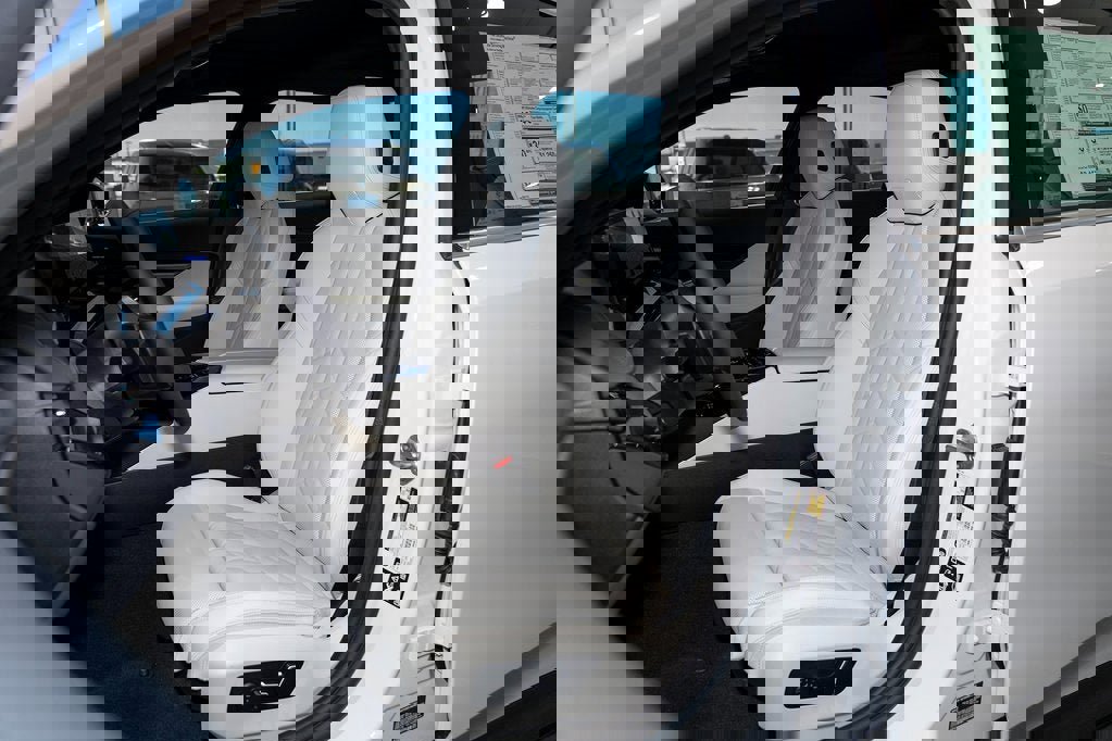 Used 2025 BMW 530i xDrive image 33