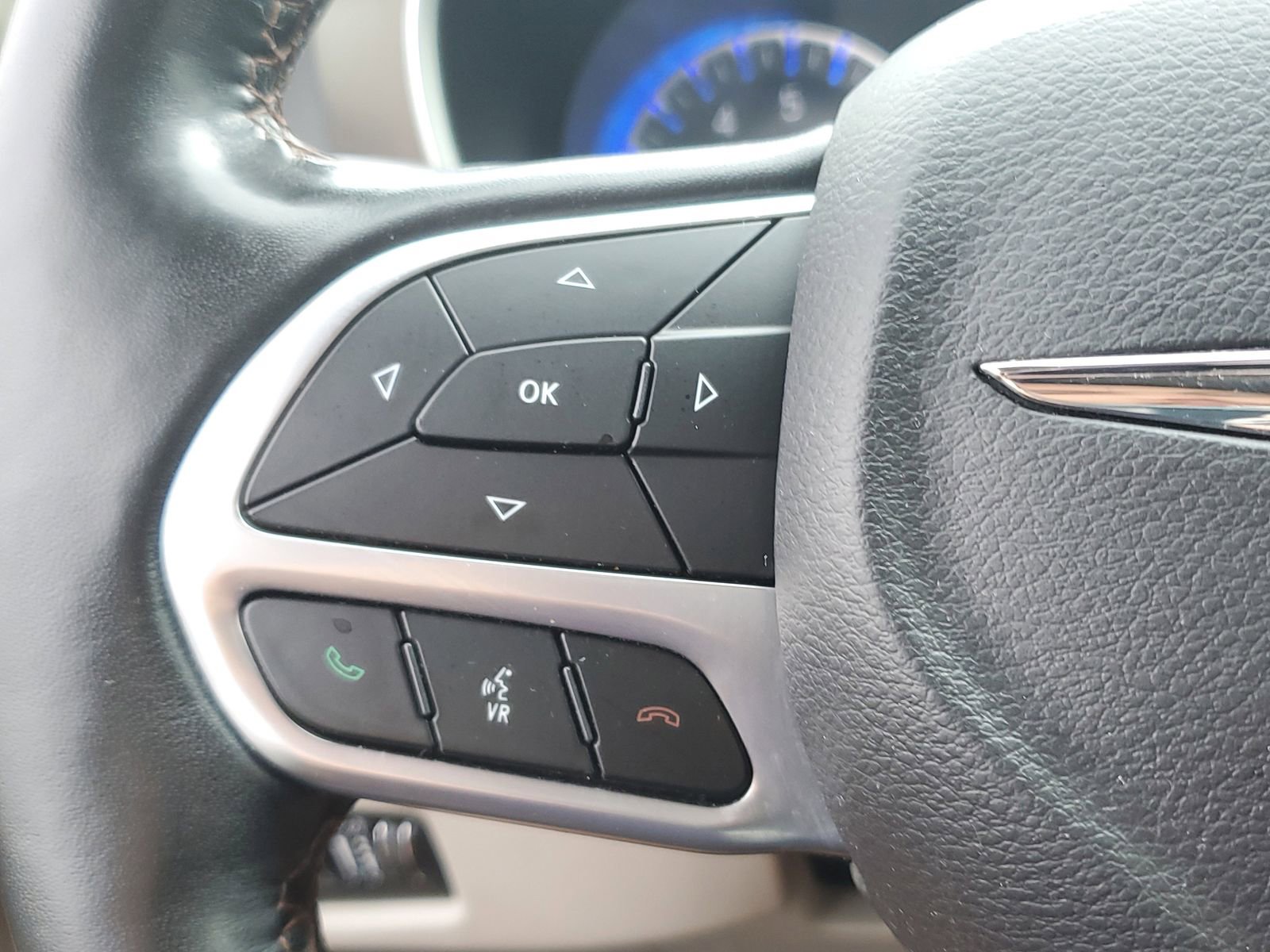 Used 2019 Chrysler Pacifica Touring-L FWD image 21