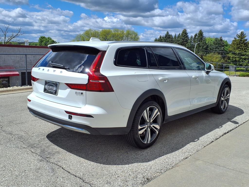 Certified 2025 Volvo V60 B5 Cross Country Plus AWD/4WD image 5