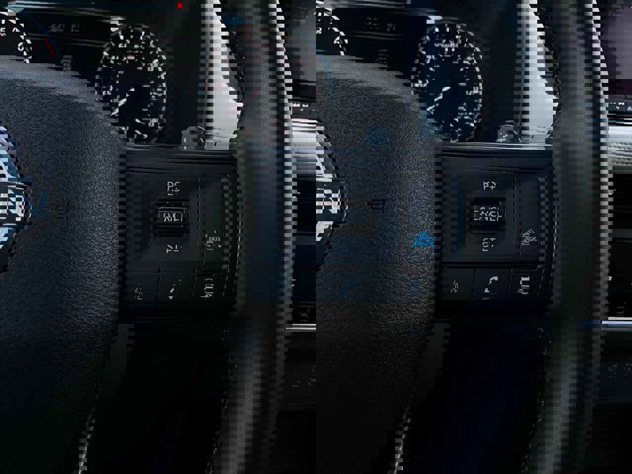 Used 2025 Nissan Rogue SV image 34