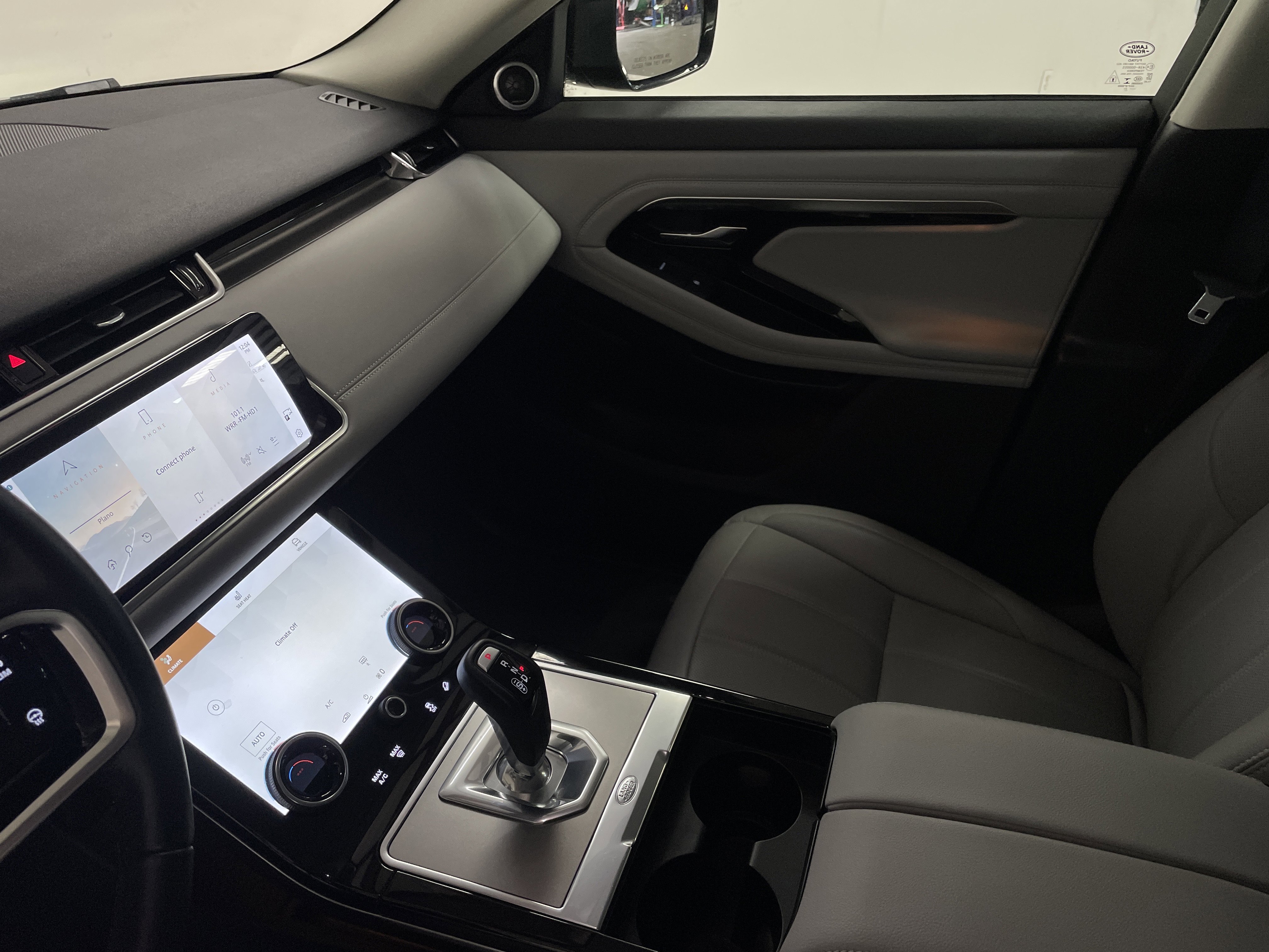 Used 2022 Land Rover Range Rover Evoque SE image 11