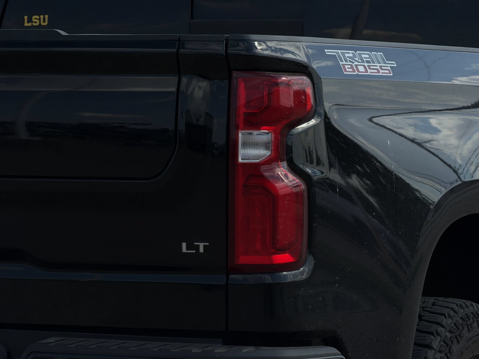 Used 2022 Chevrolet Silverado 1500 LT Trail Boss w/ LT Trail Boss Premium Package AWD/4WD image 13