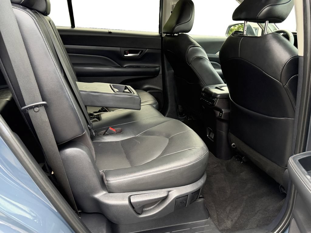 Used 2024 Toyota Grand Highlander AWD image 8