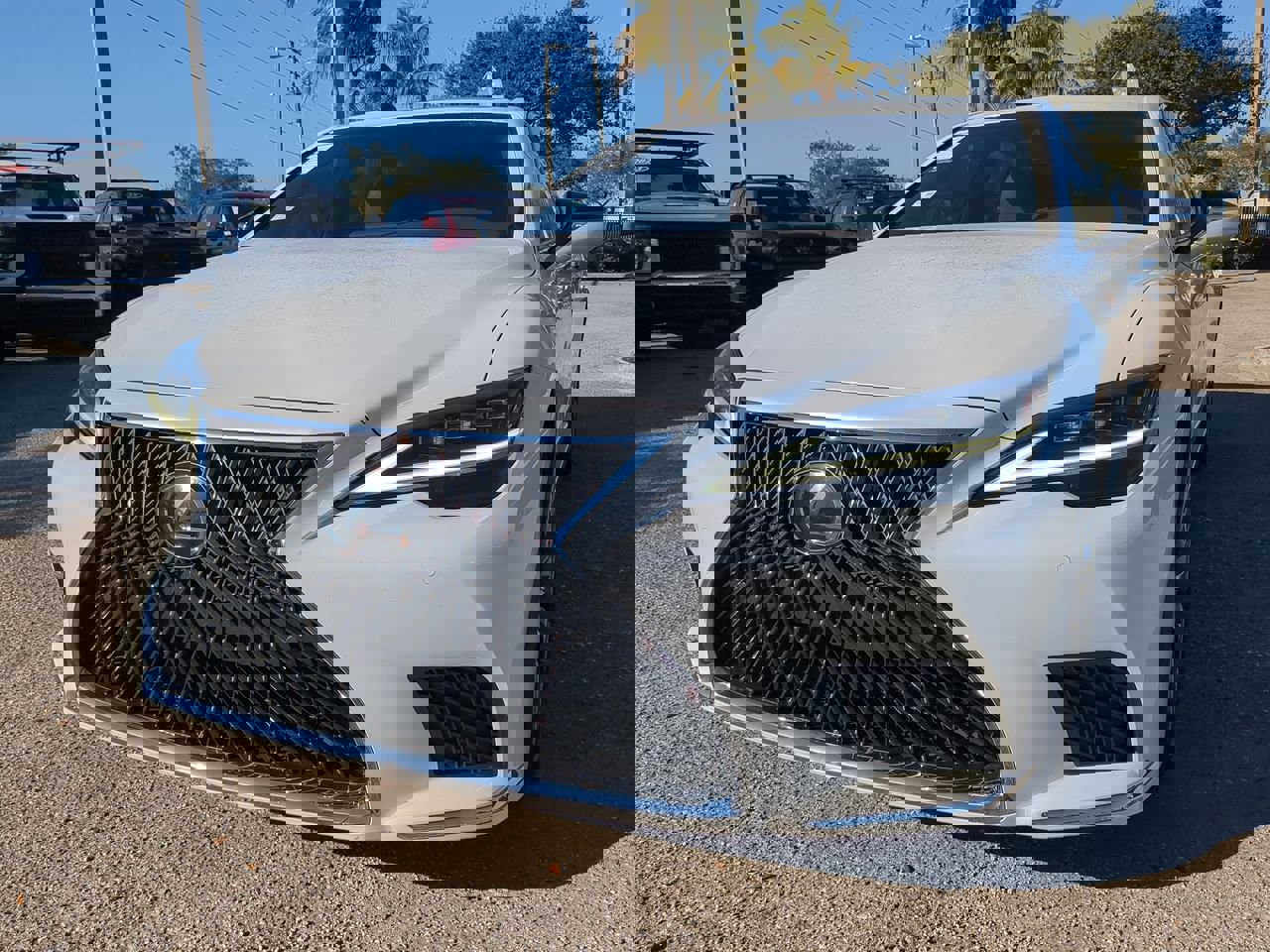 Used 2023 Lexus LS 500 w/ Accessory Package (Z2) image 9