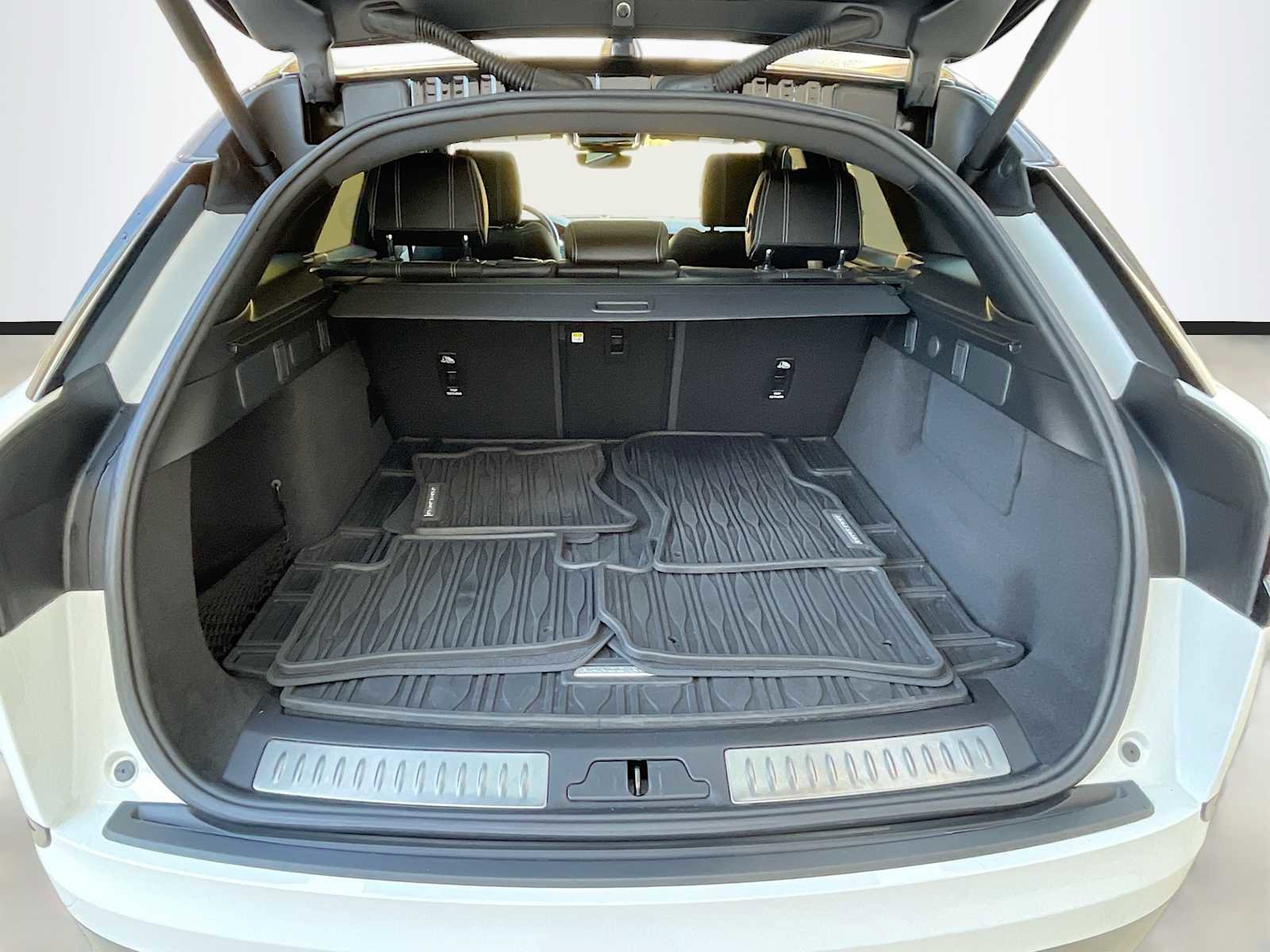 Certified 2022 Land Rover Range Rover Velar R-Dynamic S image 19