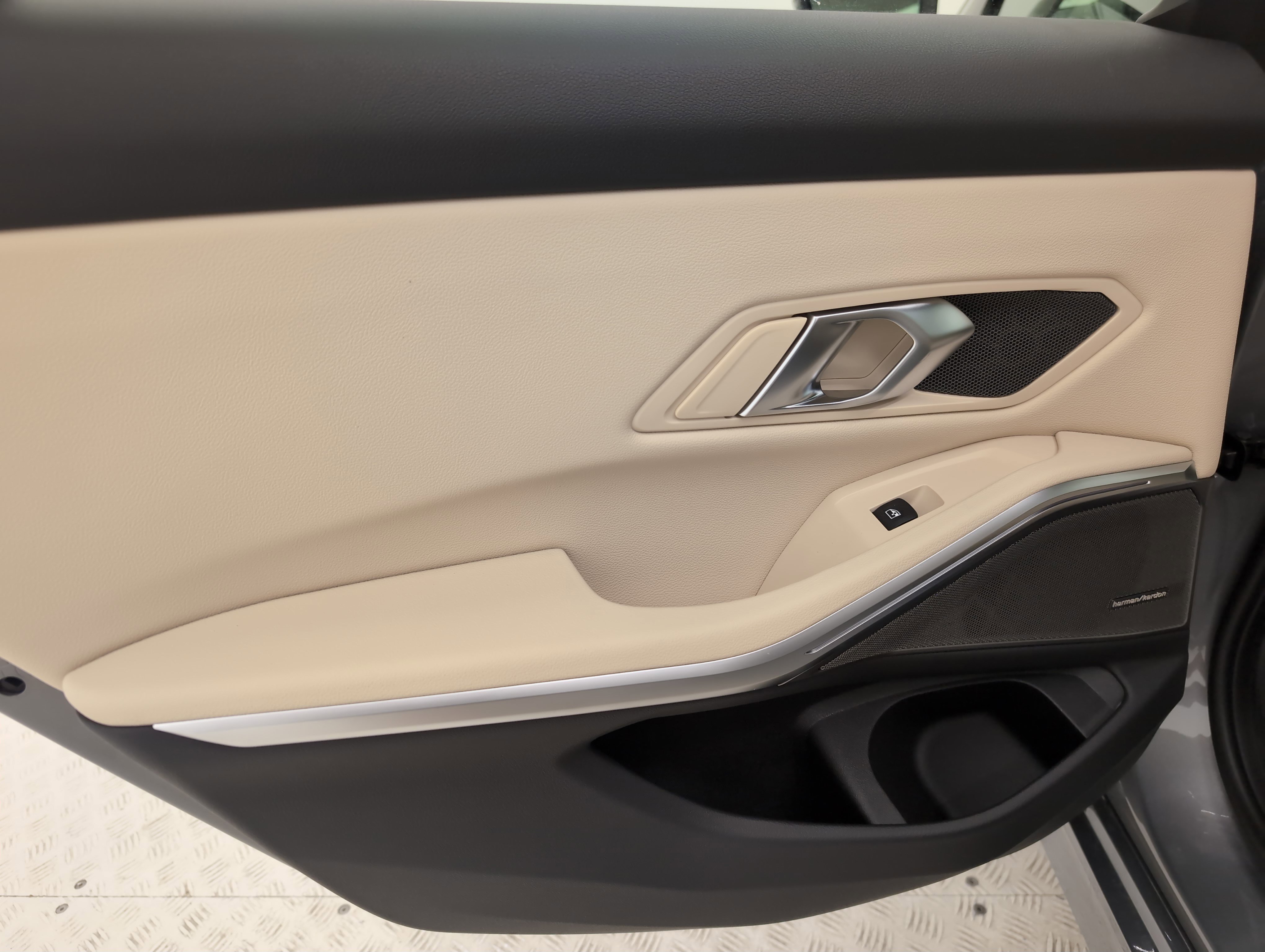 New 2025 BMW 330i Sedan w/ Premium Package image 21