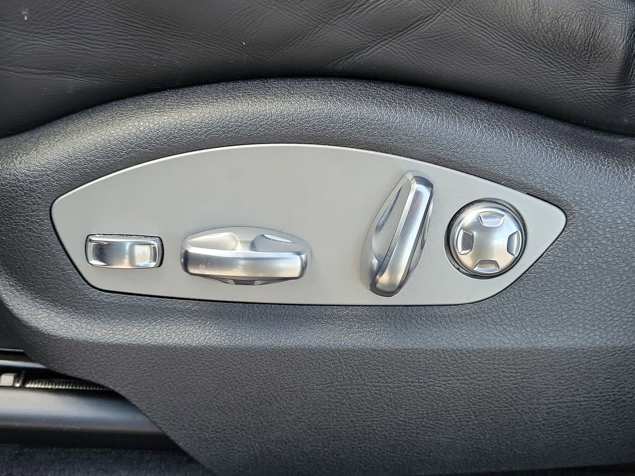 Used 2023 Porsche Macan Turbo image 22