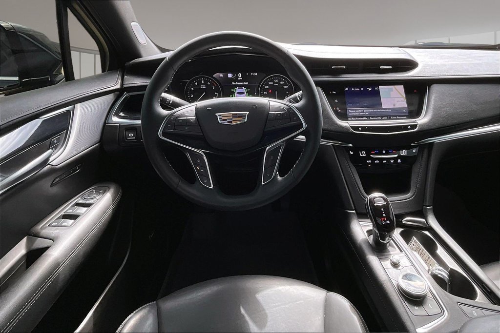 Used 2025 Cadillac XT5 Premium Luxury w/ Technology Package AWD/4WD image 5