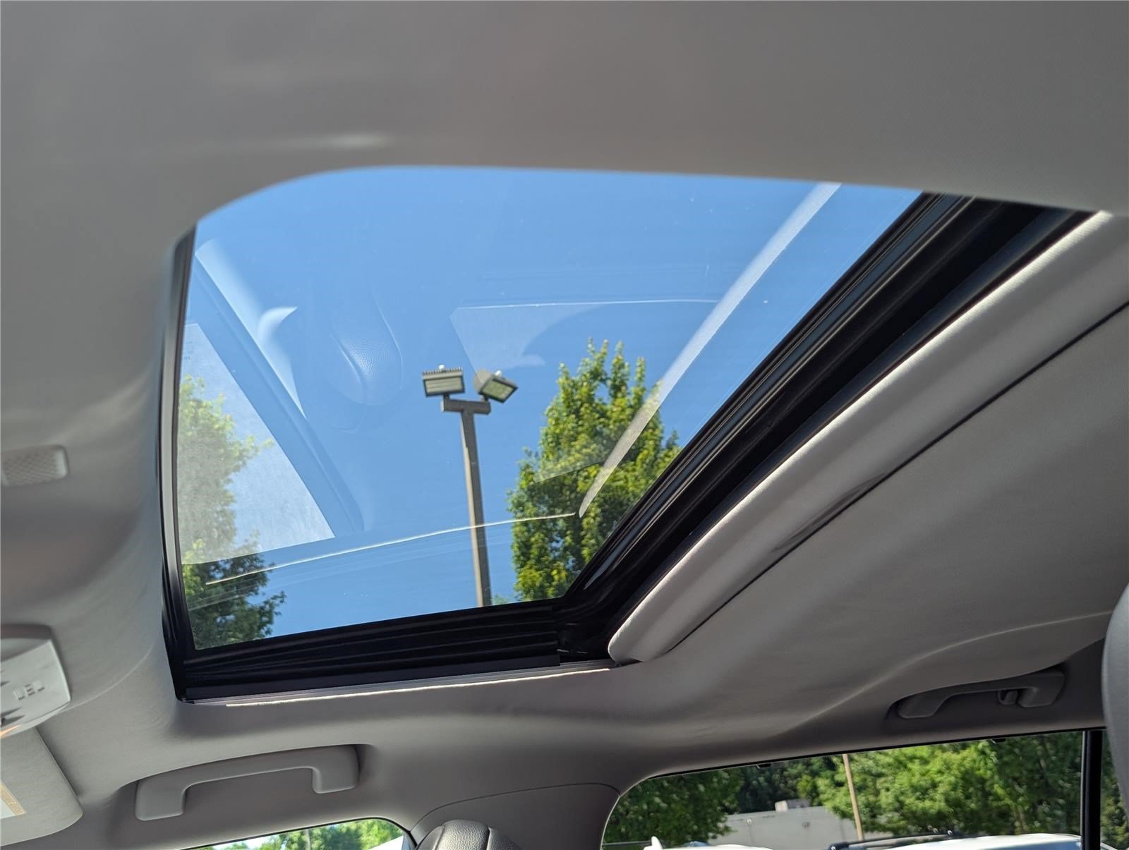 Used 2020 Toyota Highlander XLE AWD/4WD image 20