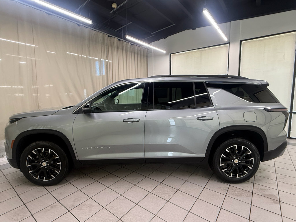 Certified 2025 Chevrolet Traverse LT w/ Sun and Wheel Package image 9