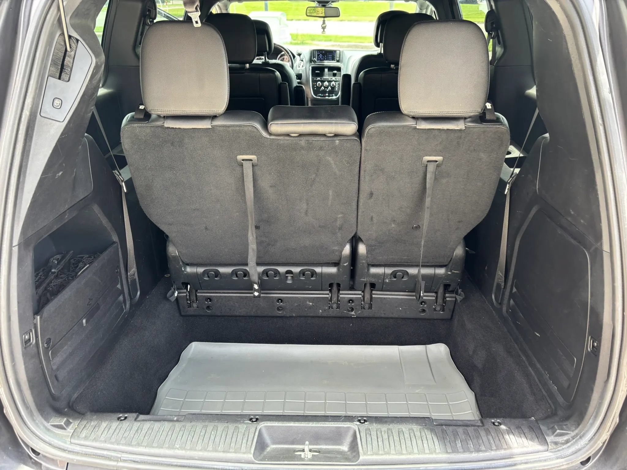 Used 2018 Dodge Grand Caravan SXT w/ Blacktop Package FWD image 28