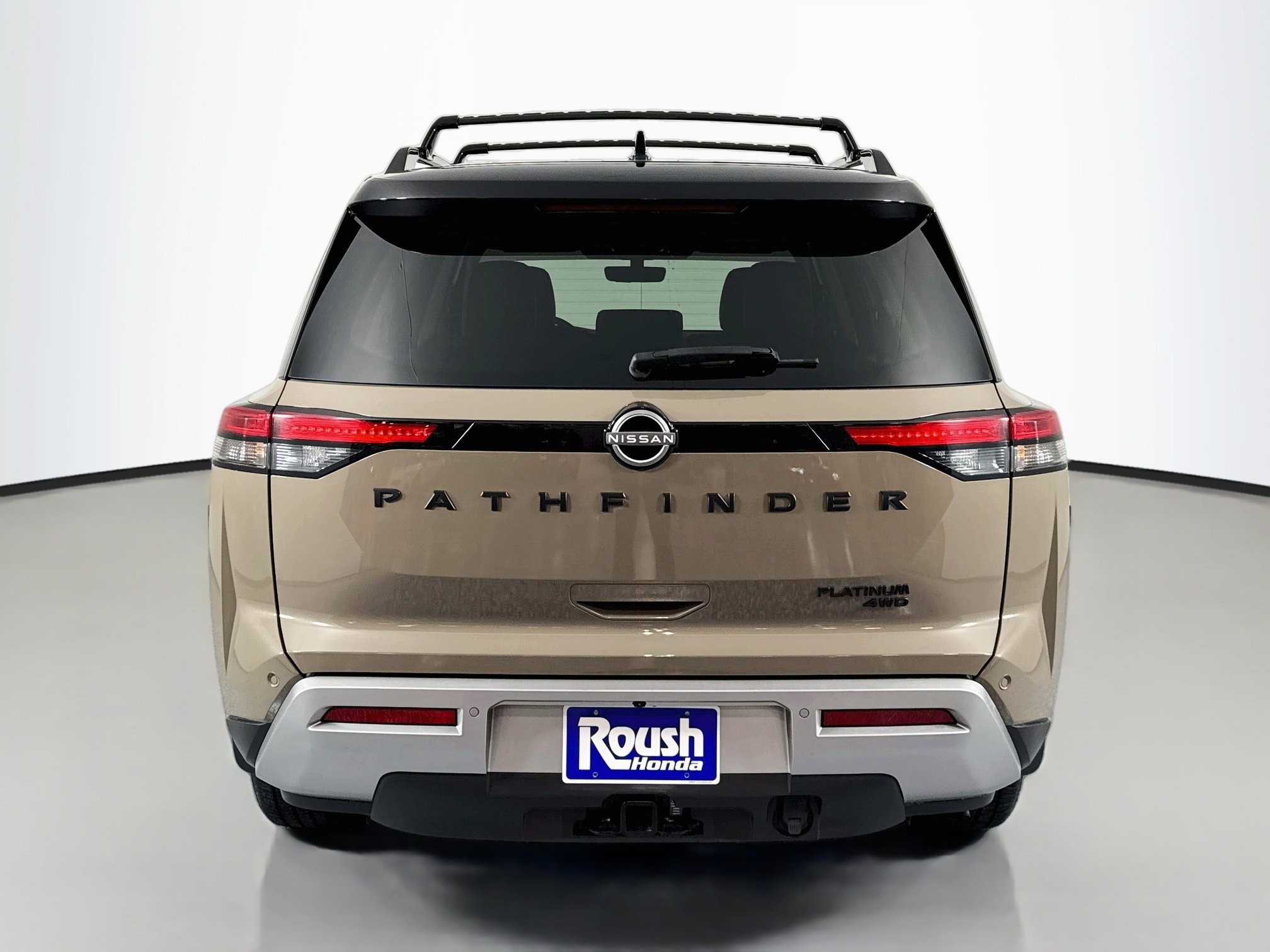 Used 2024 Nissan Pathfinder Platinum w/ Black Appearance Package AWD/4WD image 6