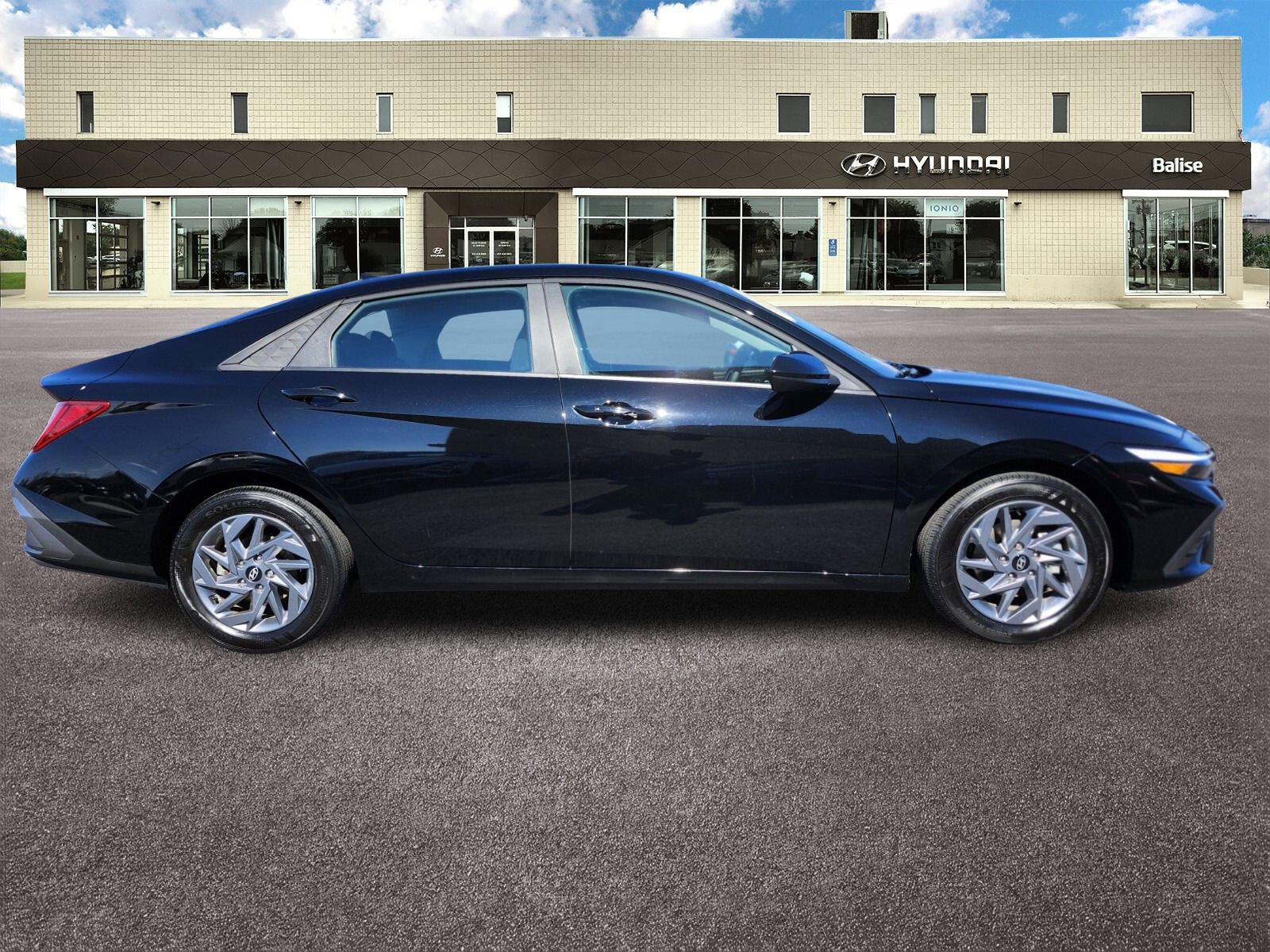 Certified 2024 Hyundai Elantra Blue FWD image 2