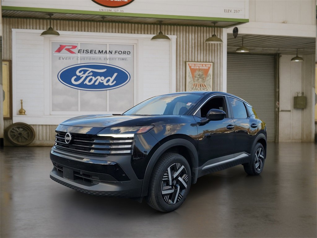 Used 2025 Nissan Kicks SV image 2