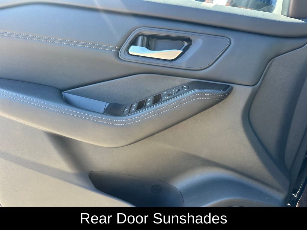 Used 2025 Nissan Rogue SV w/ SV Premium Package image 16