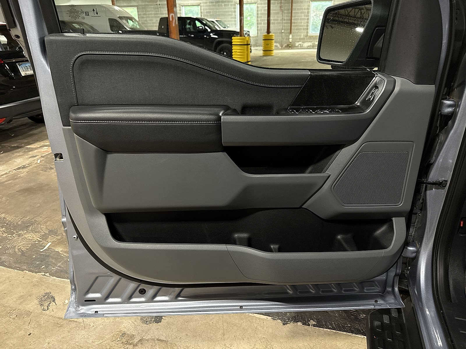 Used 2022 Ford F150 Lightning XLT AWD/4WD image 30