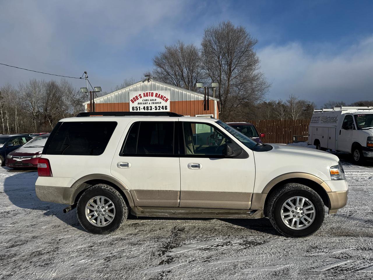 Used 2014 Ford Expedition XLT w/ Equipment Group 202A AWD/4WD image 4