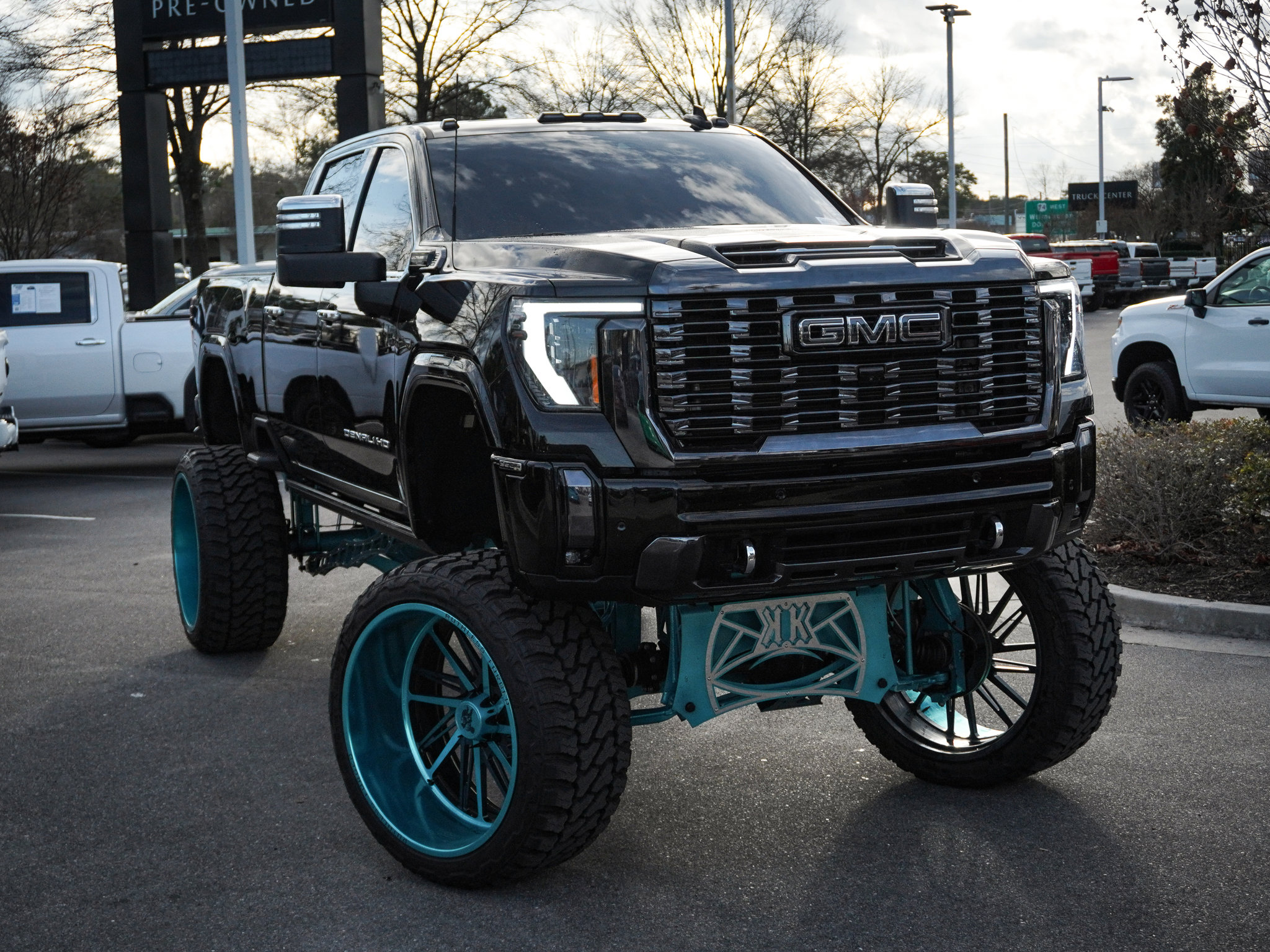 Used 2024 GMC Sierra 2500 Denali Ultimate image 2