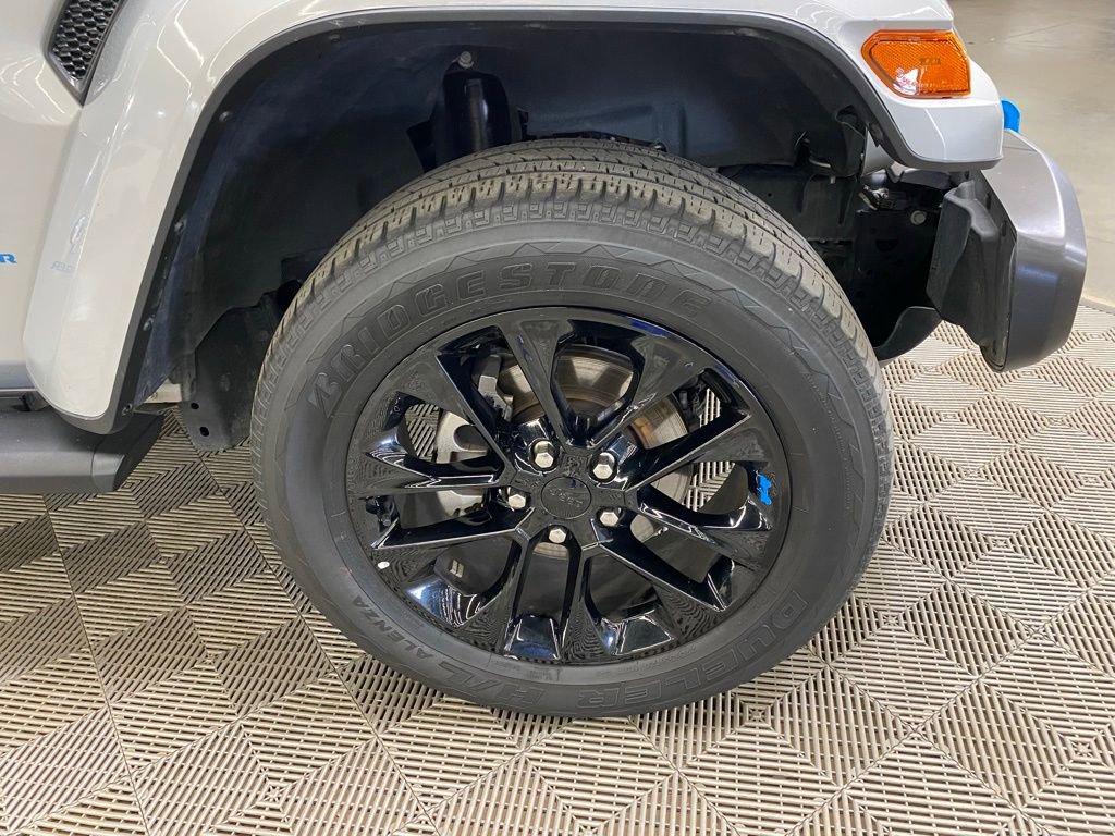 Used 2023 Jeep Wrangler Unlimited Sahara image 2