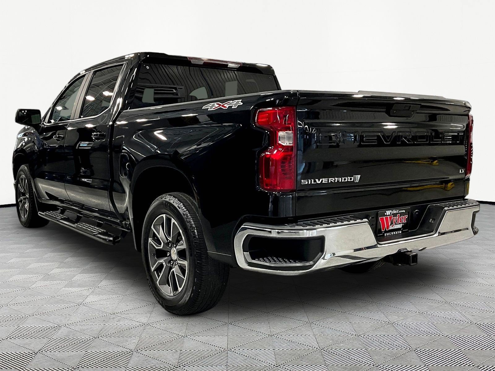Used 2021 Chevrolet Silverado 1500 LT w/ Bed Protection Package AWD/4WD image 4