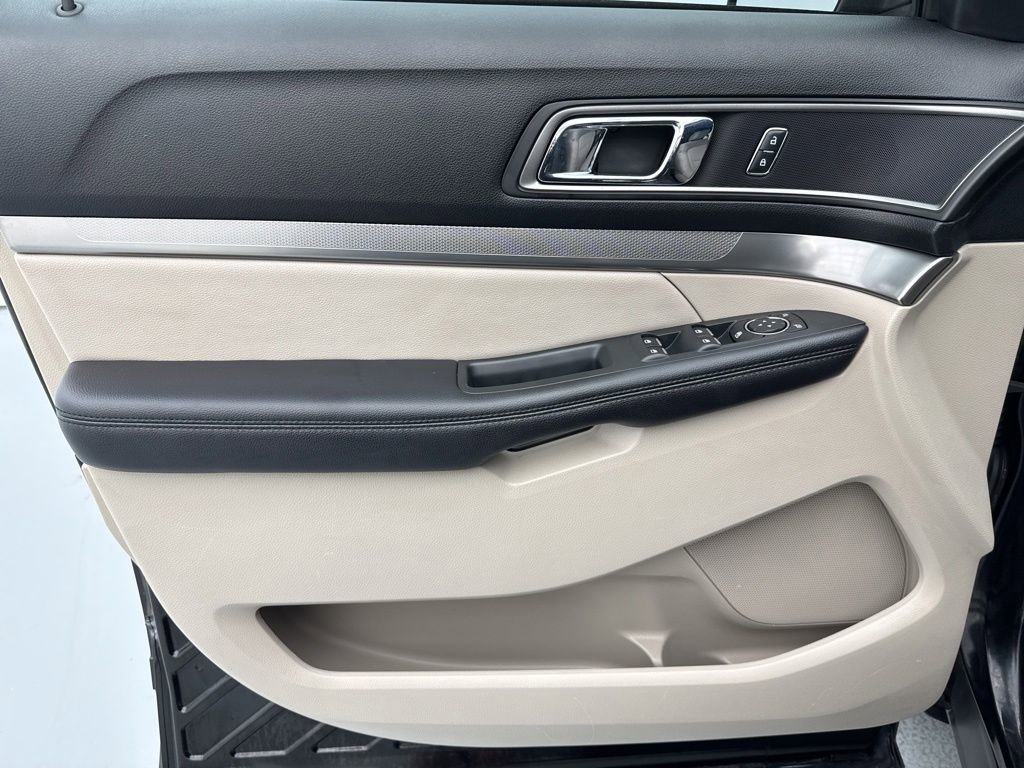 Used 2018 Ford Explorer XLT FWD image 17