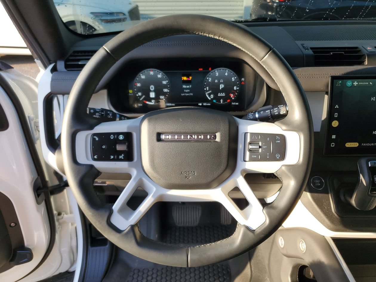 Used 2025 Land Rover Defender 110 X-Dynamic SE AWD/4WD image 21