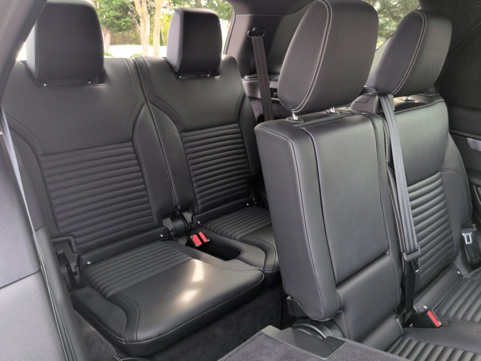 Certified 2025 Land Rover Discovery Dynamic SE AWD/4WD image 29