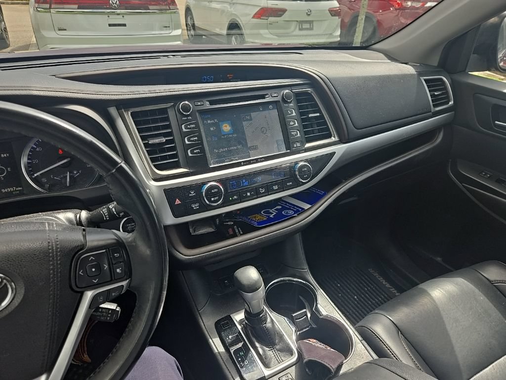 Used 2019 Toyota Highlander XLE AWD/4WD image 4