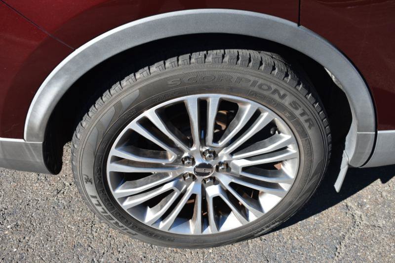 Used 2017 Lincoln MKX Reserve w/ Cargo Accessories Package FWD image 26