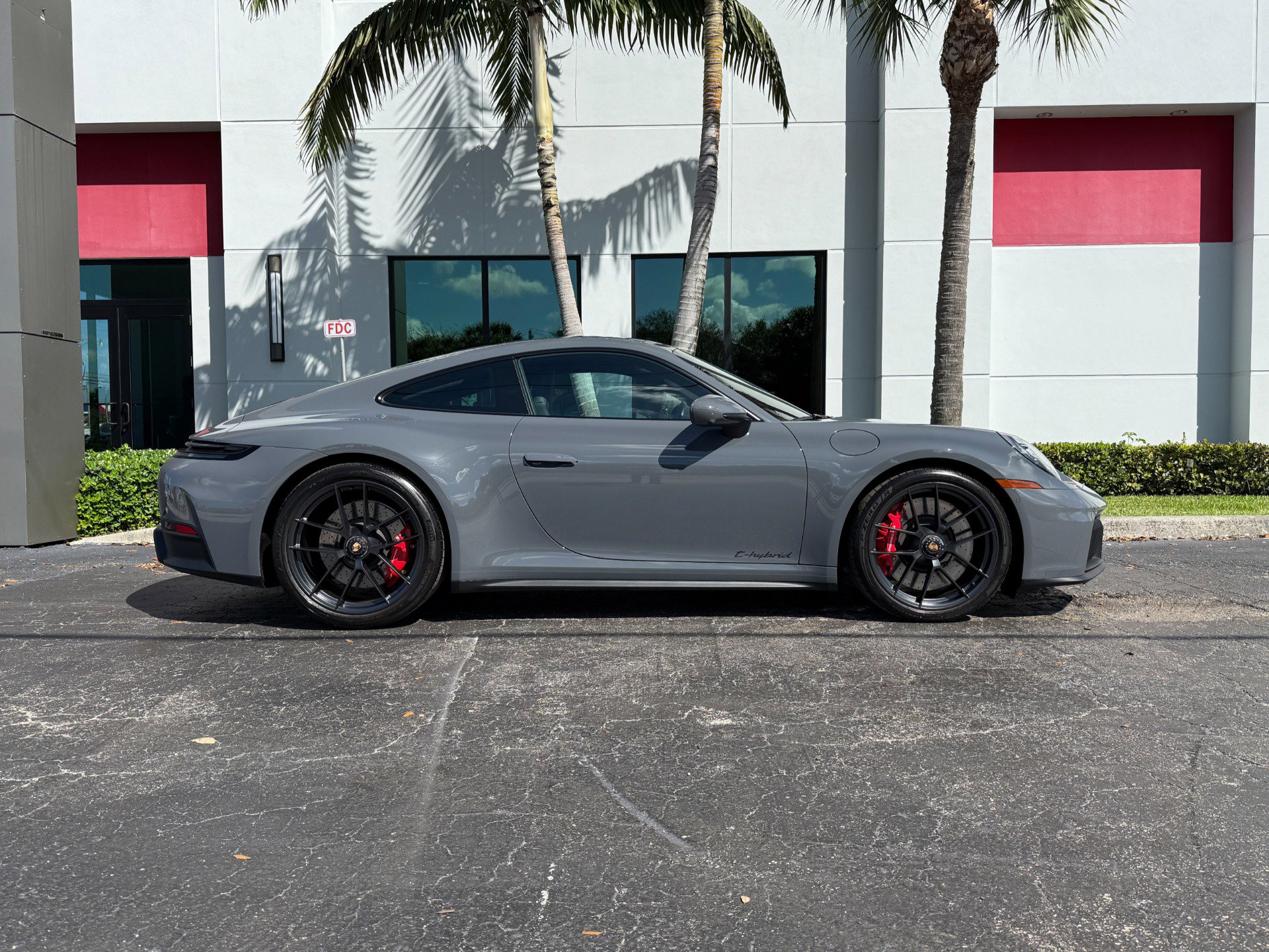 Used 2025 Porsche 911 Carrera GTS image 2