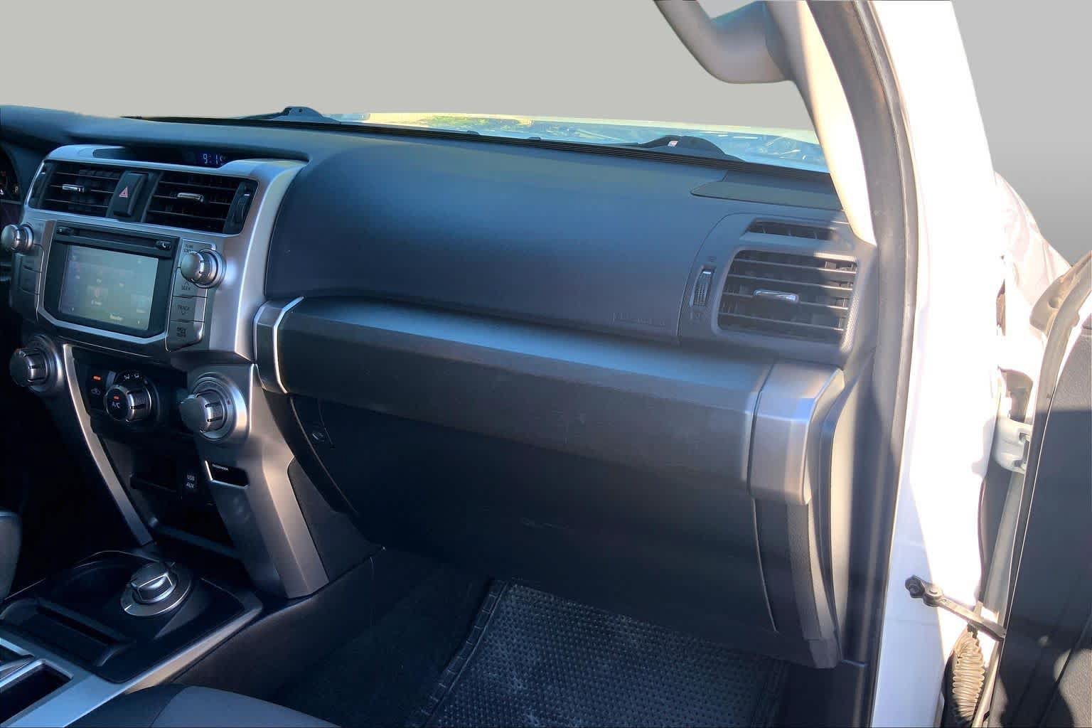 Used 2018 Toyota 4Runner SR5 Premium AWD/4WD image 18