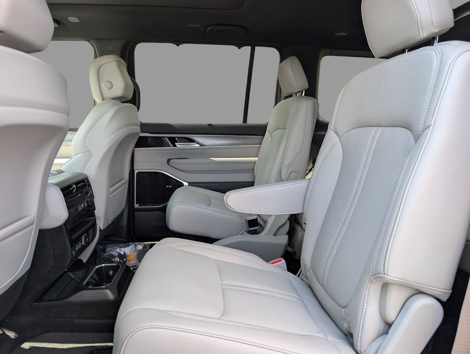 New 2026 Jeep Grand Wagoneer Limited AWD/4WD image 35
