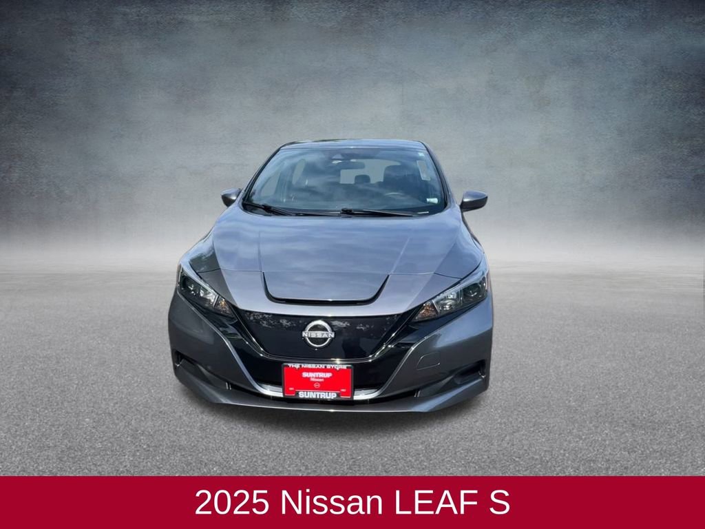 Used 2025 Nissan Leaf S video 3