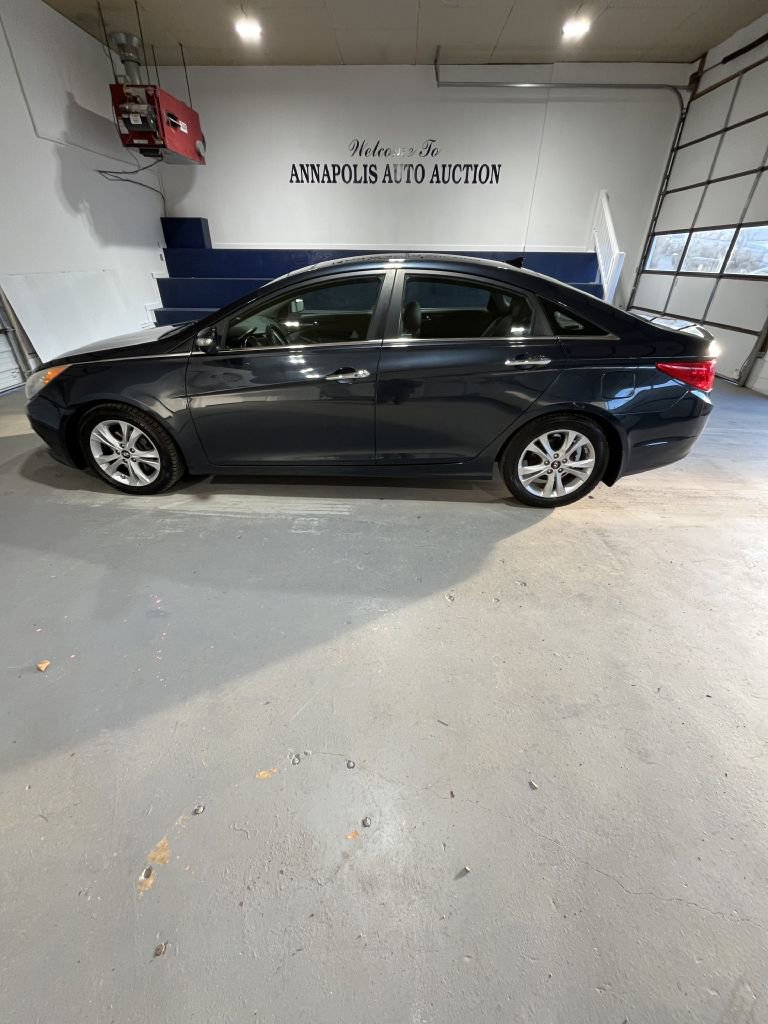 Used 2012 Hyundai Sonata Limited w/ Navigation Pkg