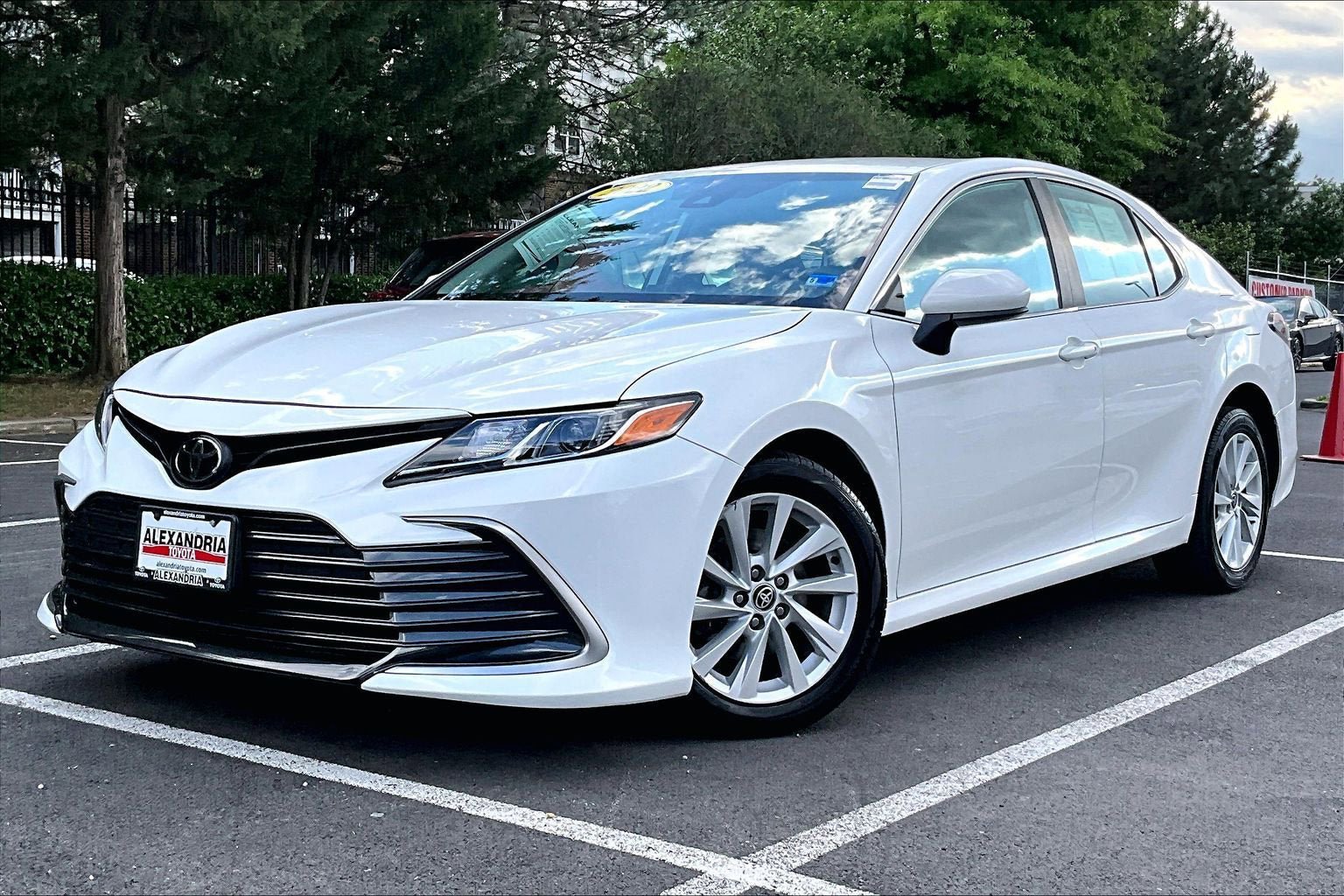 Used 2022 Toyota Camry LE AWD/4WD image 1